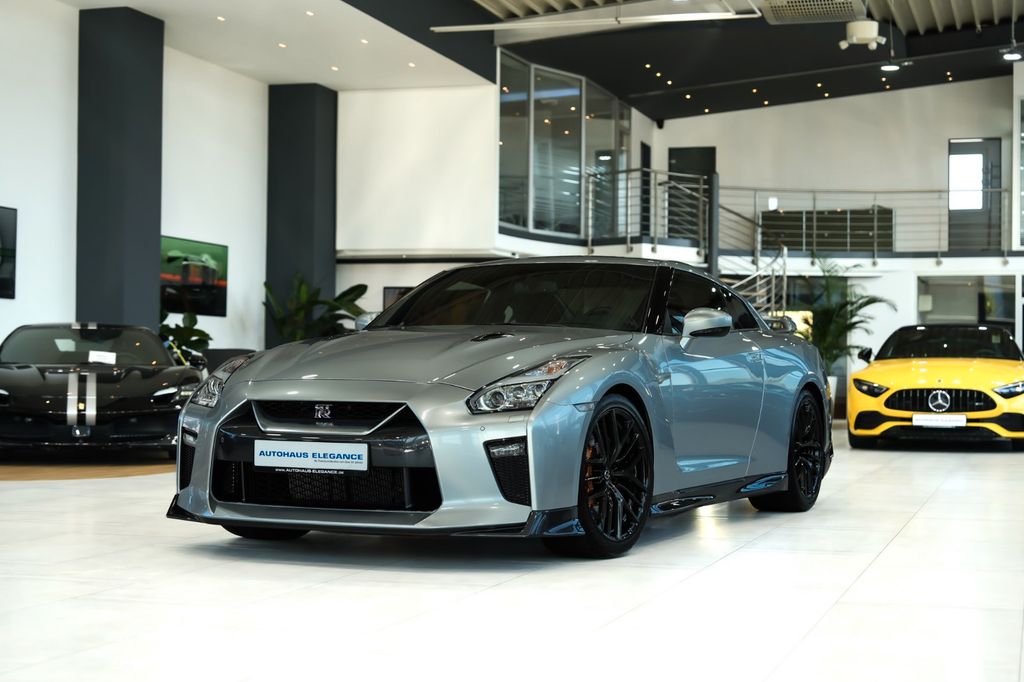 Image of Nissan GT-R