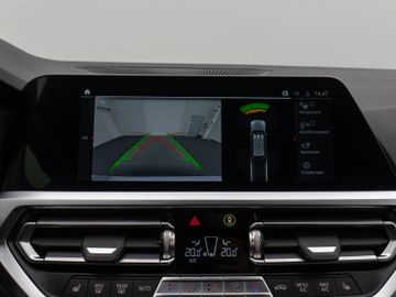 Fahrzeugabbildung BMW 320d Tour Sport Line AHK Standheizung LaserLicht
