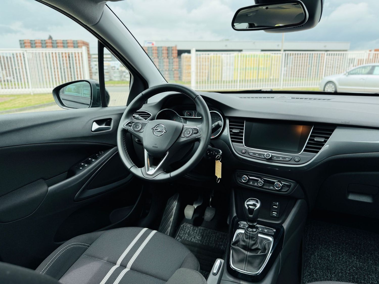 Fahrzeugabbildung Opel Crossland X 1,2 T ELEG., Navi, Panod, LED, RFK,