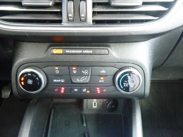 Fahrzeugabbildung Ford Focus Turnier >NAV/LED/KAM/PDC/SHZ<