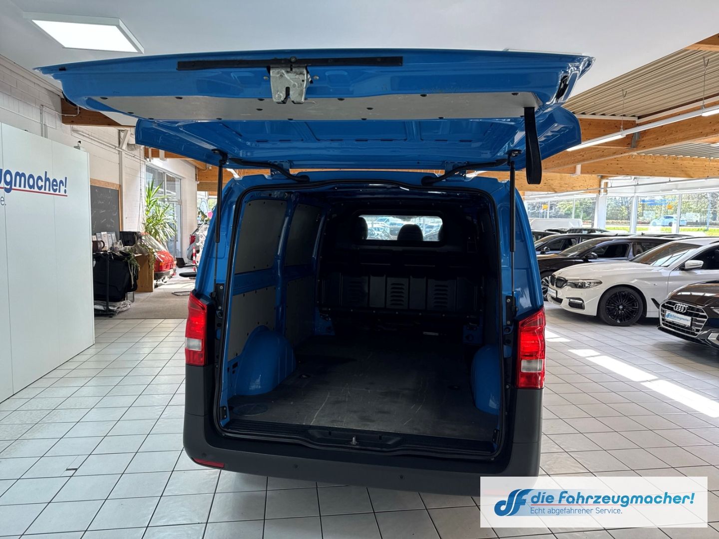 Fahrzeugabbildung Mercedes-Benz Vito Kasten 111 CDI FWD lang BlueTEC  SHZ Parkle