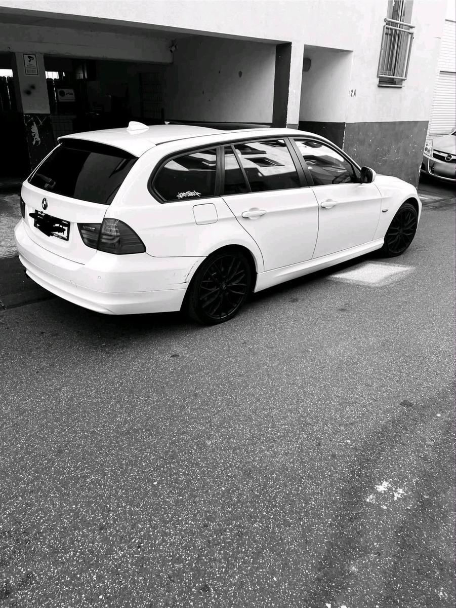 BMW 320 2008 — interior