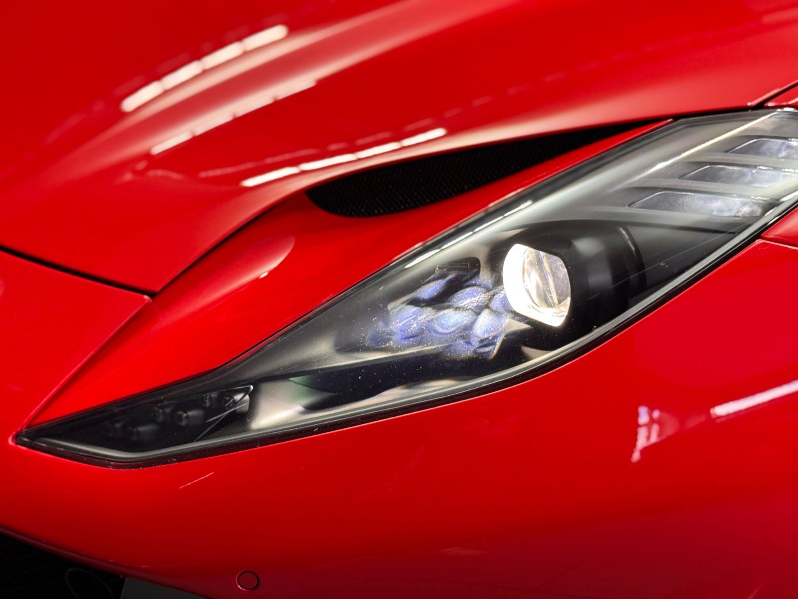 Fahrzeugabbildung Ferrari 812 Superfast|CARBON-SCHALENSITZE|360"KAMERA|ACC