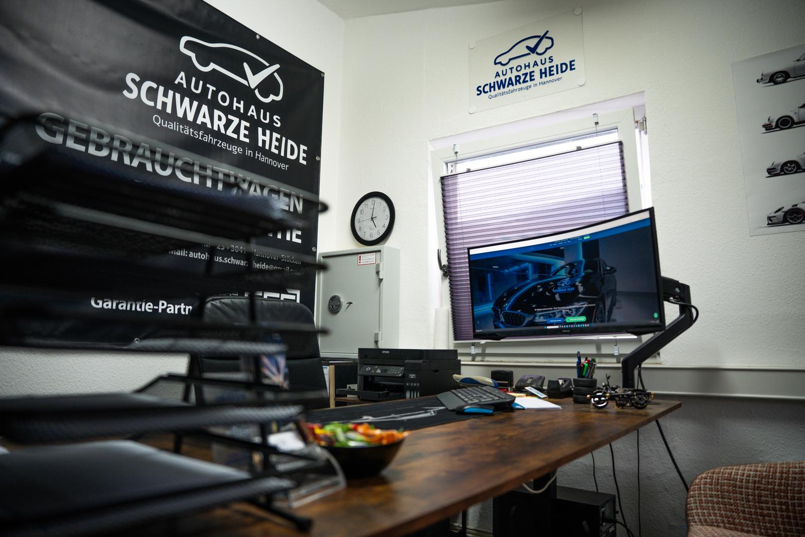 showroom-image-top