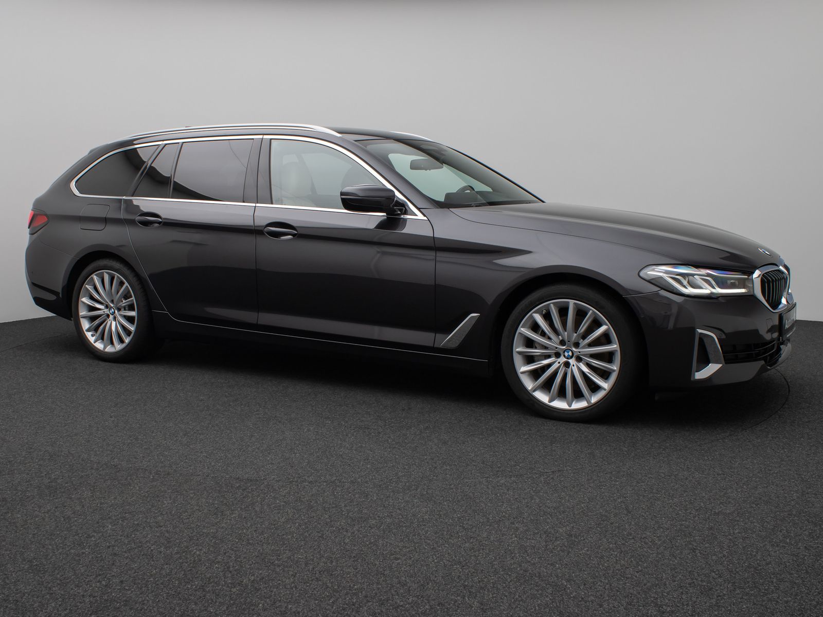 Fahrzeugabbildung BMW 530d LuxuryLine Laser HUD DAB HiFi DisKey 19Zoll