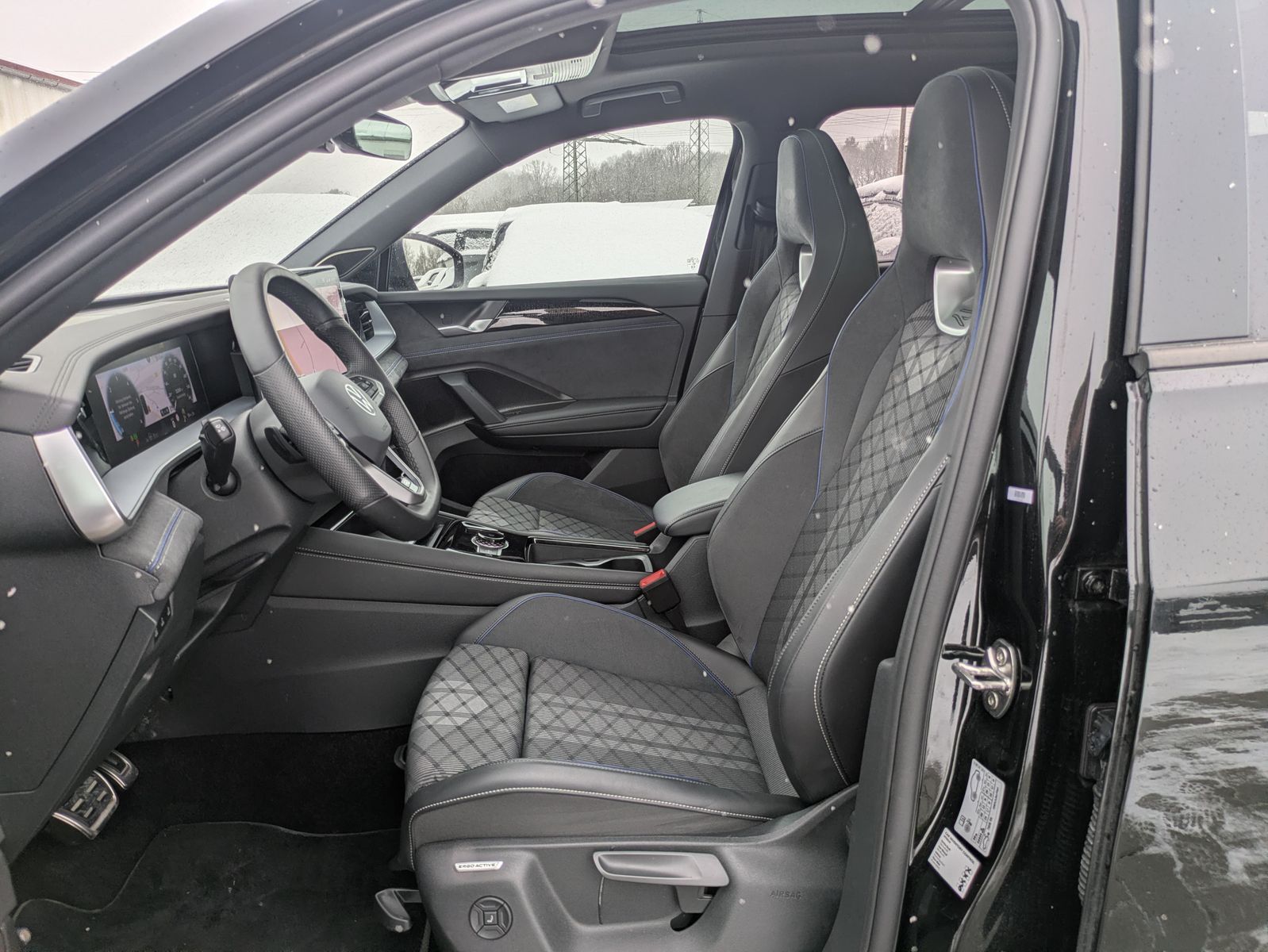 Fahrzeugabbildung Volkswagen Tayron 2.0 TDI 4M R-Line 7Si*MATRIX*AHK*PANO*HUD