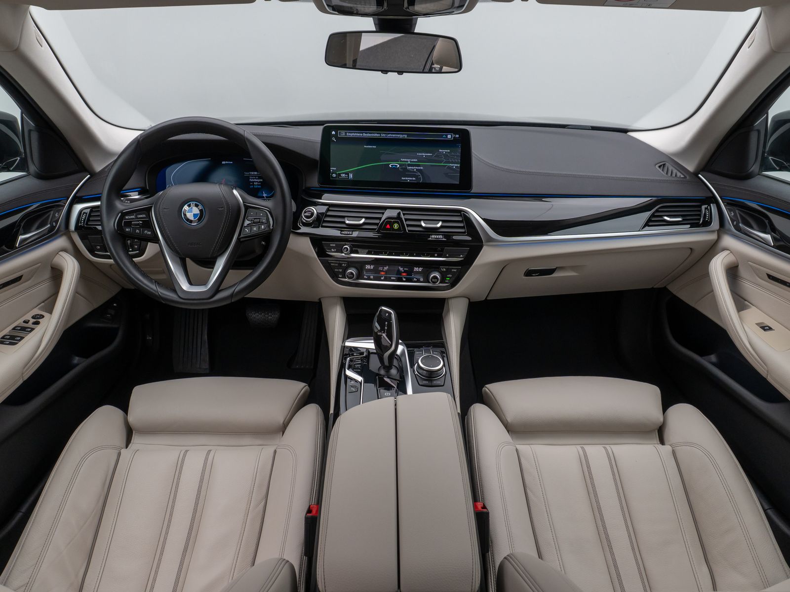 Fahrzeugabbildung BMW 530e xD Luxury Line KameraHUD DAB HiFi Komfort