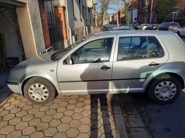 Volkswagen Golf 4 1,9 TDI  Silber an Bastler abzugeben