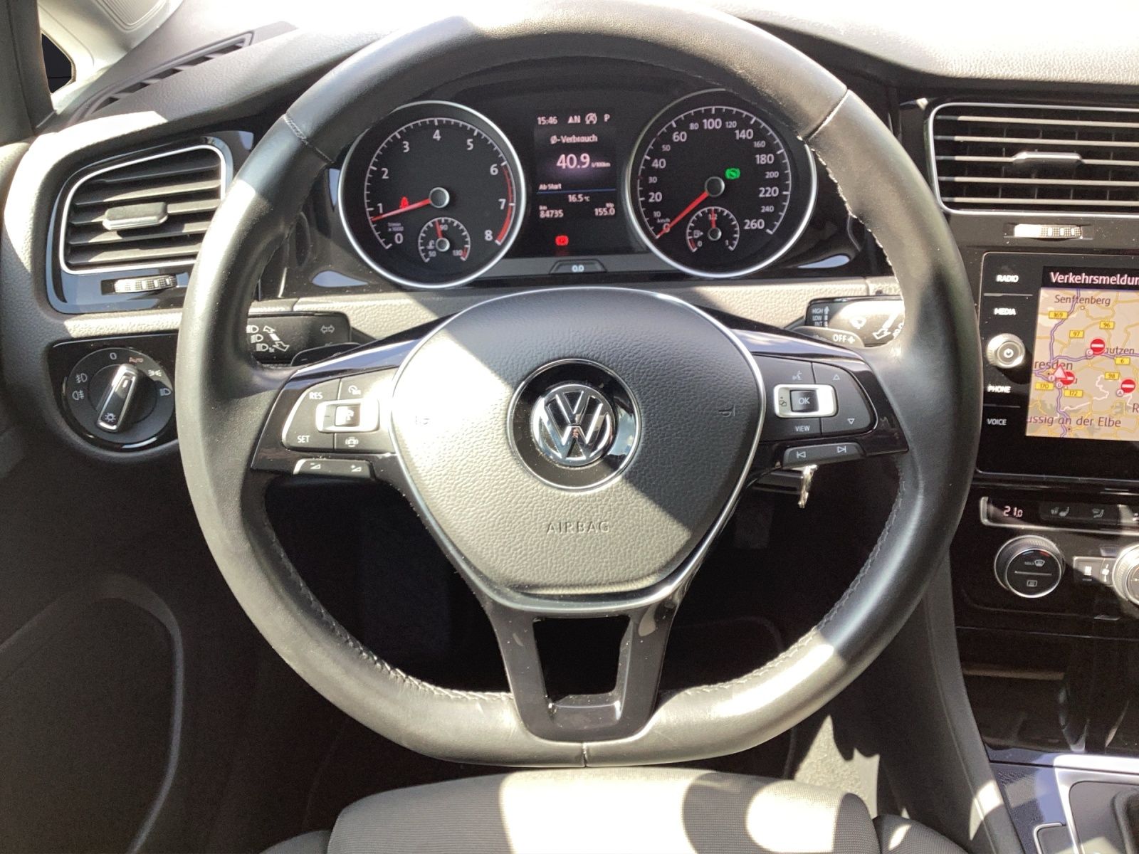 Fahrzeugabbildung Volkswagen Golf VII TSI Highline DSG Standh LED ACC