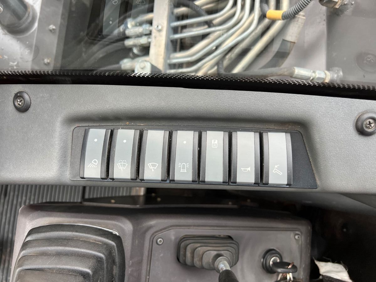 Fahrzeugabbildung MECALAC 8MCR GreenJob / 3.657h / Mulcher Greifer  Löffel