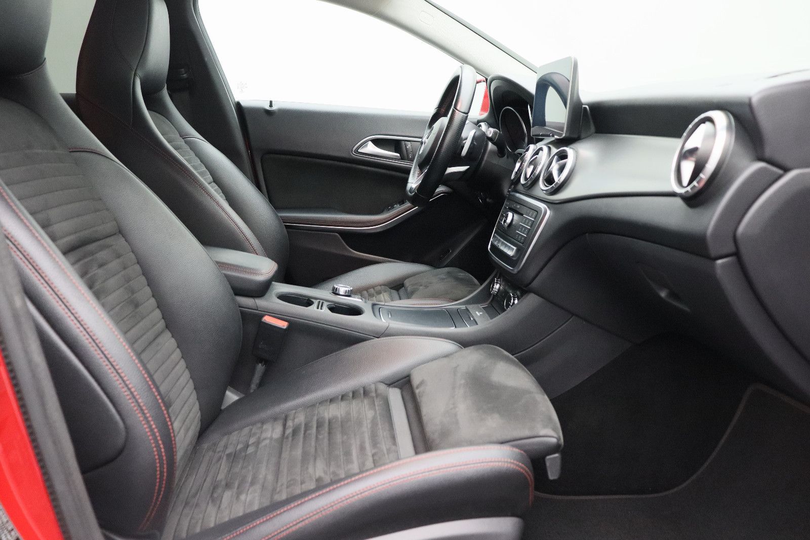 Fahrzeugabbildung Mercedes-Benz CLA 180 AMG-Line LED
