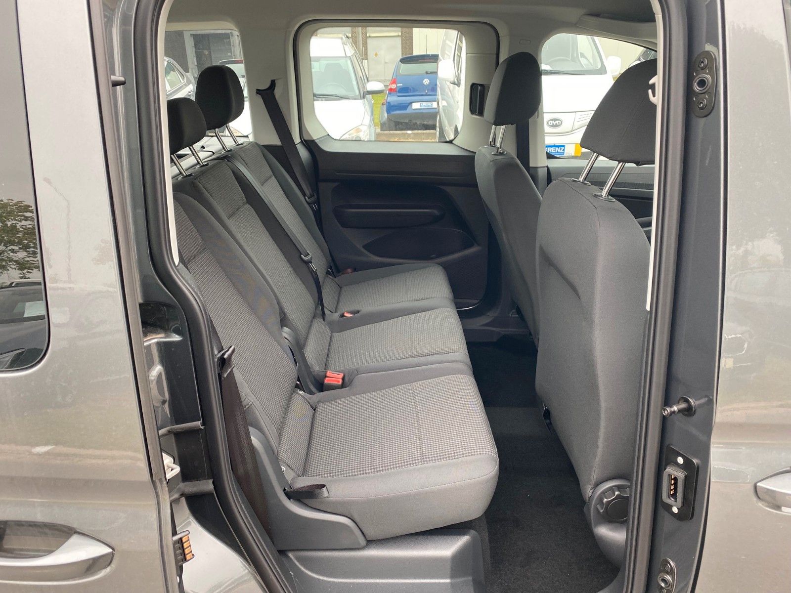 Fahrzeugabbildung Volkswagen Caddy 2.0 TDI DSG Kombi+App+KAMERA+PDC+TEMPOMAT+
