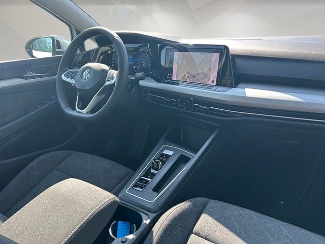 Fahrzeugabbildung Volkswagen Golf VIII Variant 1.5eTSI DSG Life LED+ACC+PARKL