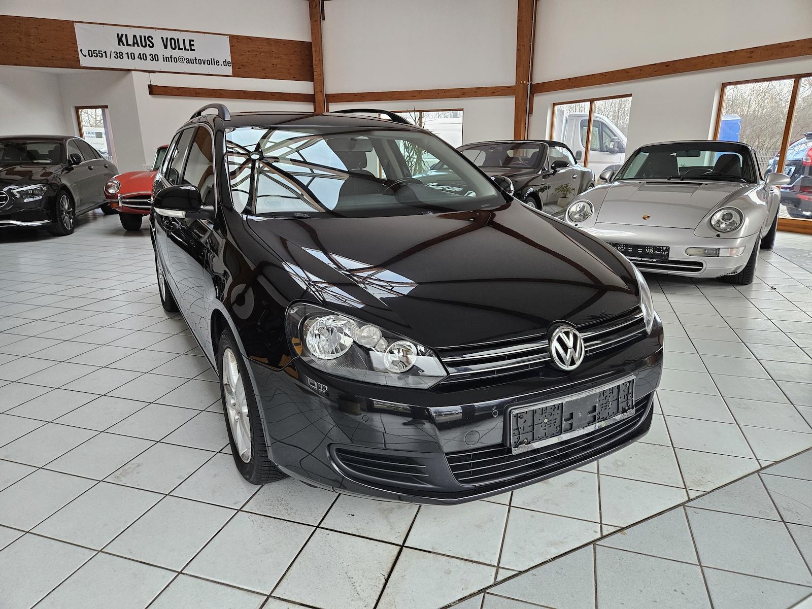 Volkswagen Golf 2011 — interior