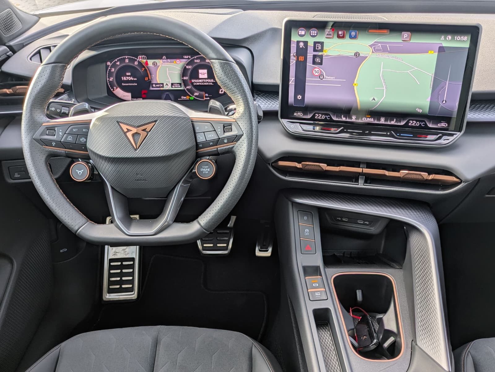 Fahrzeugabbildung CUPRA Terramar 2.0 TSI 4D VZ HUD*MATRIX*PANO*DCC*20"