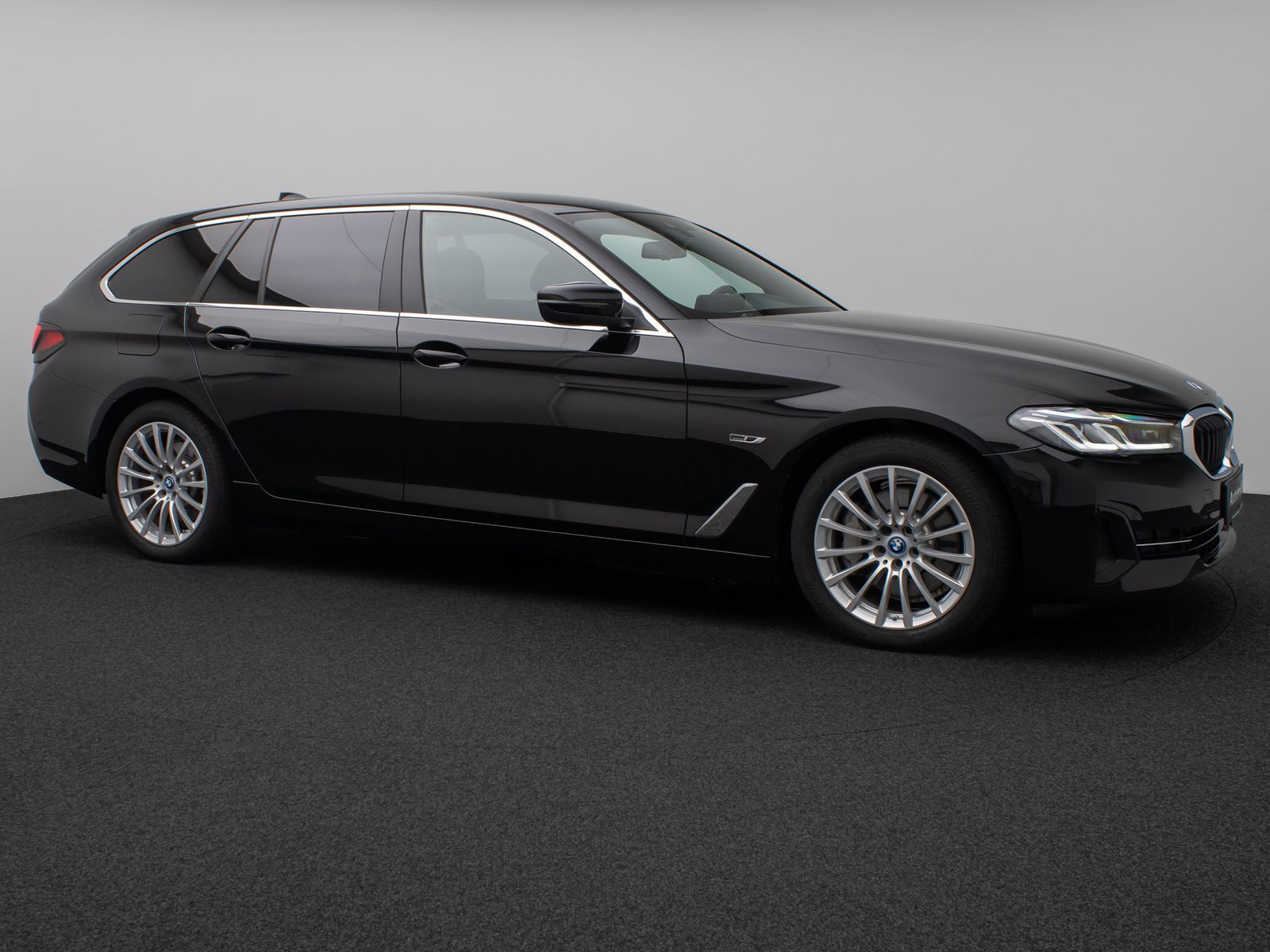 Fahrzeugabbildung BMW 530e HUD Laser DAB Kamera H/K AHK Alarm Sport