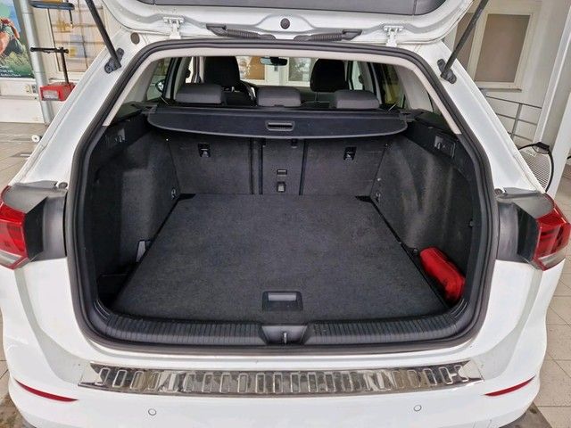 Fahrzeugabbildung Volkswagen Golf VIII Variant Life 2.0TDI DSG Navi AHK EXPOR