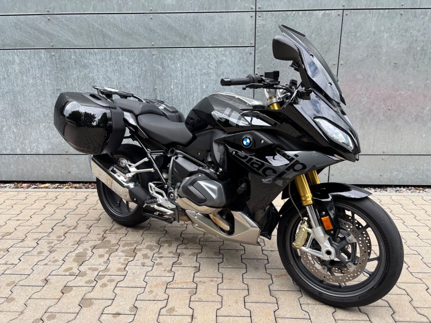 Fahrzeugabbildung BMW R 1250 RS Style Triple Black 3 Pakete Notruf