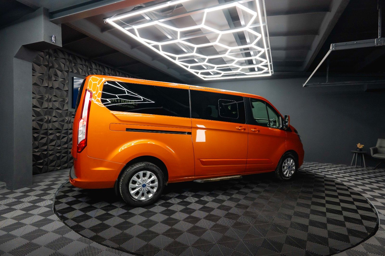 Fahrzeugabbildung Ford Tourneo Custom Kombi 320 L2 Trend Lang 9 Sitze