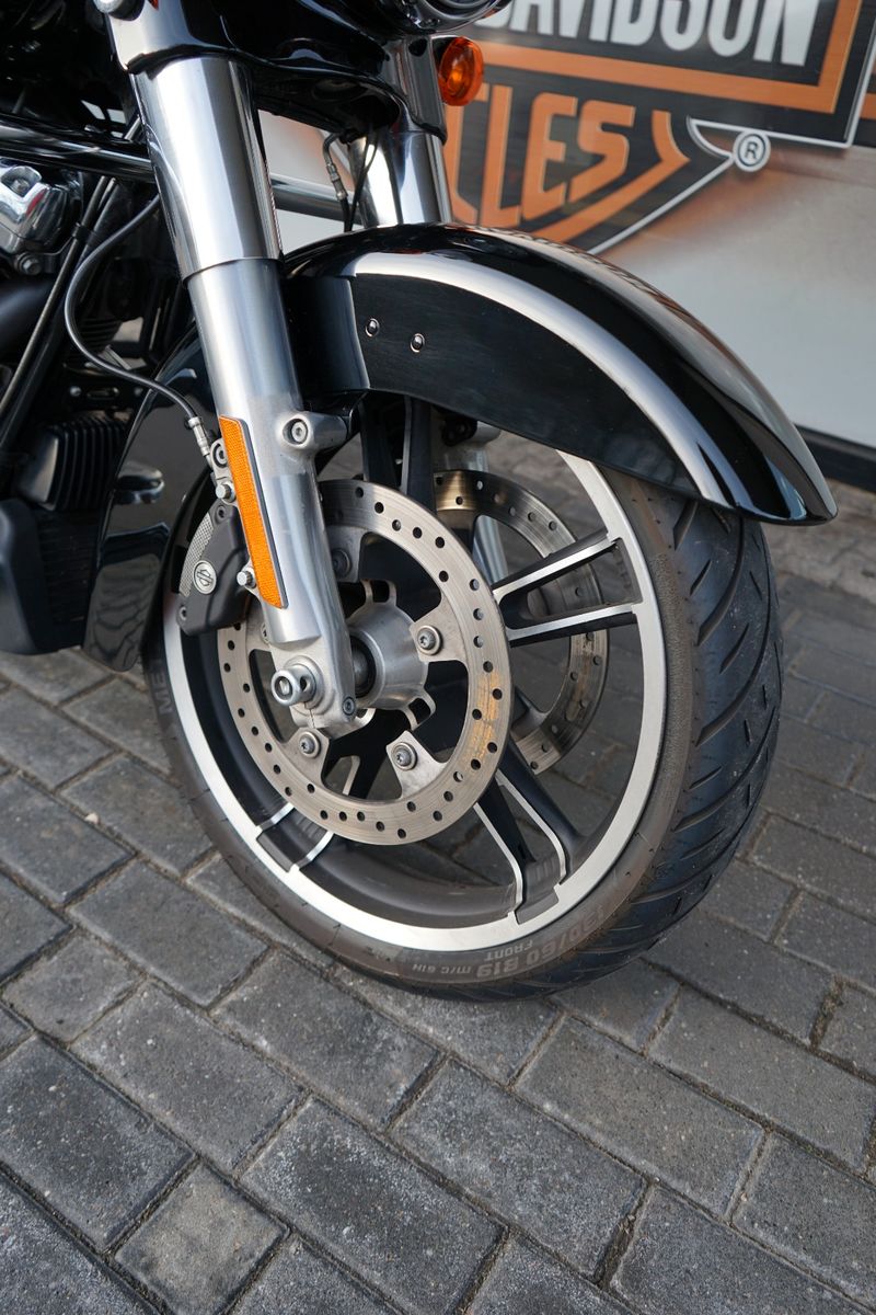 Fahrzeugabbildung Harley-Davidson Street Glide Special 107 FLHXS mit viel Zubehör