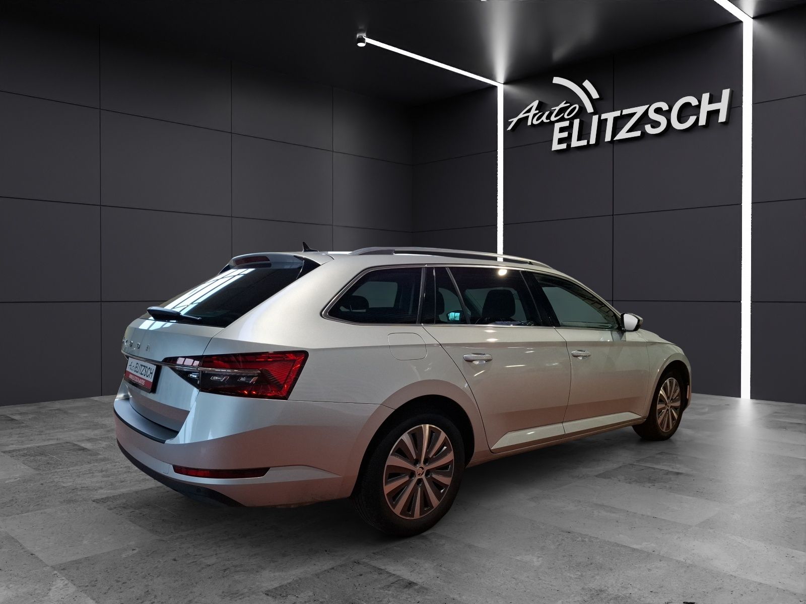 Fahrzeugabbildung SKODA Superb Combi TSI Style DSG Matrix AHK Navi AID b