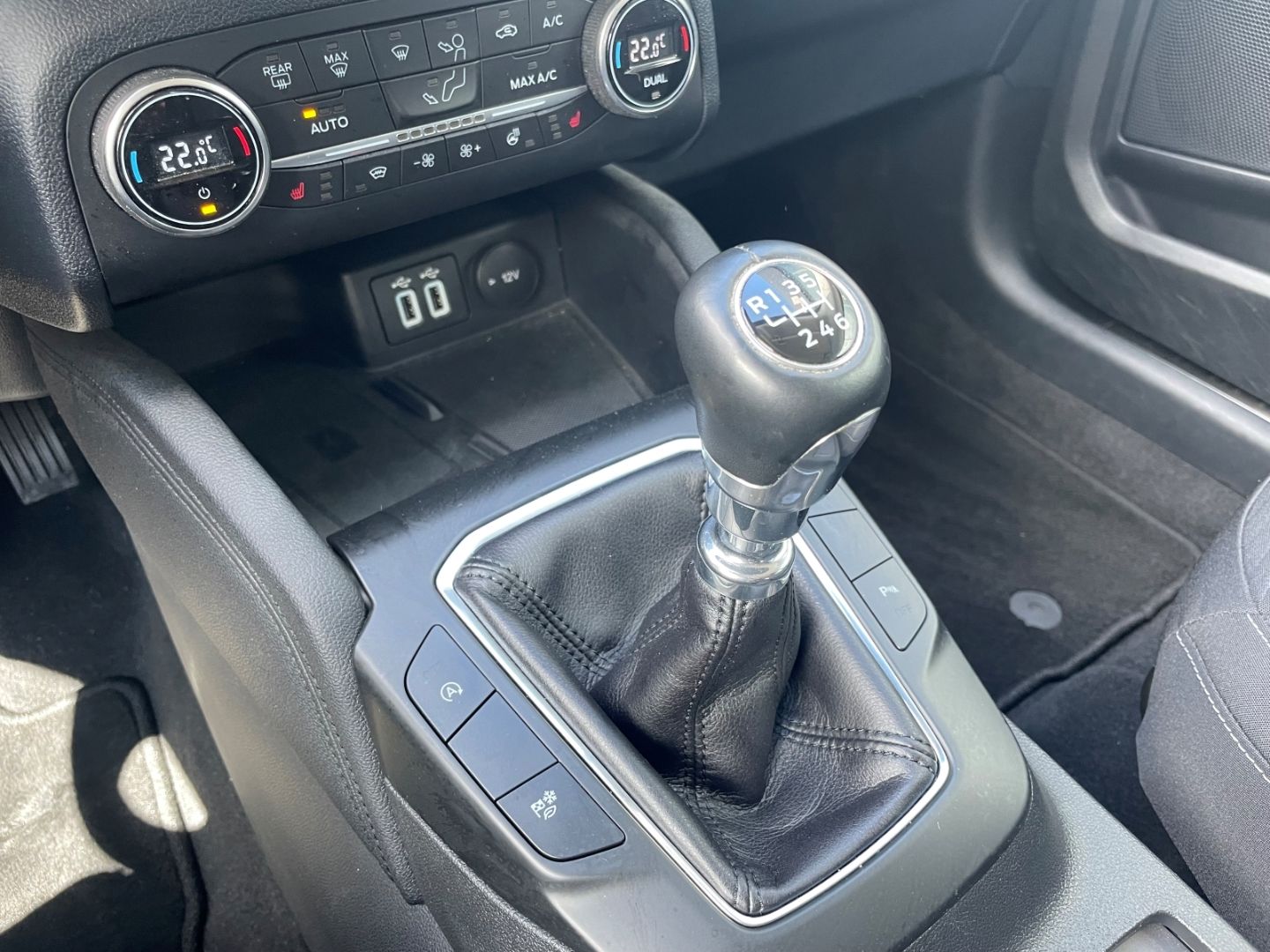 Fahrzeugabbildung Ford Kuga Titanium Spurhalteass Winterpaket Kamera