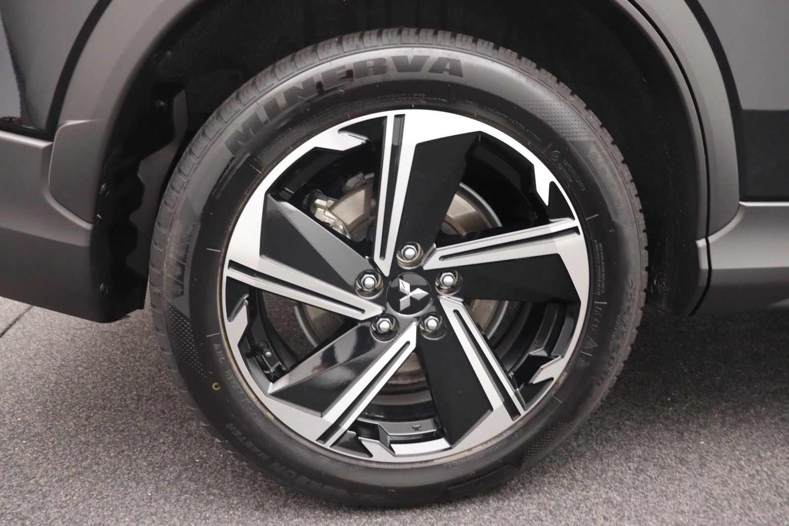 Fahrzeugabbildung Mitsubishi Eclipse Cross Plus Hybrid 4WD