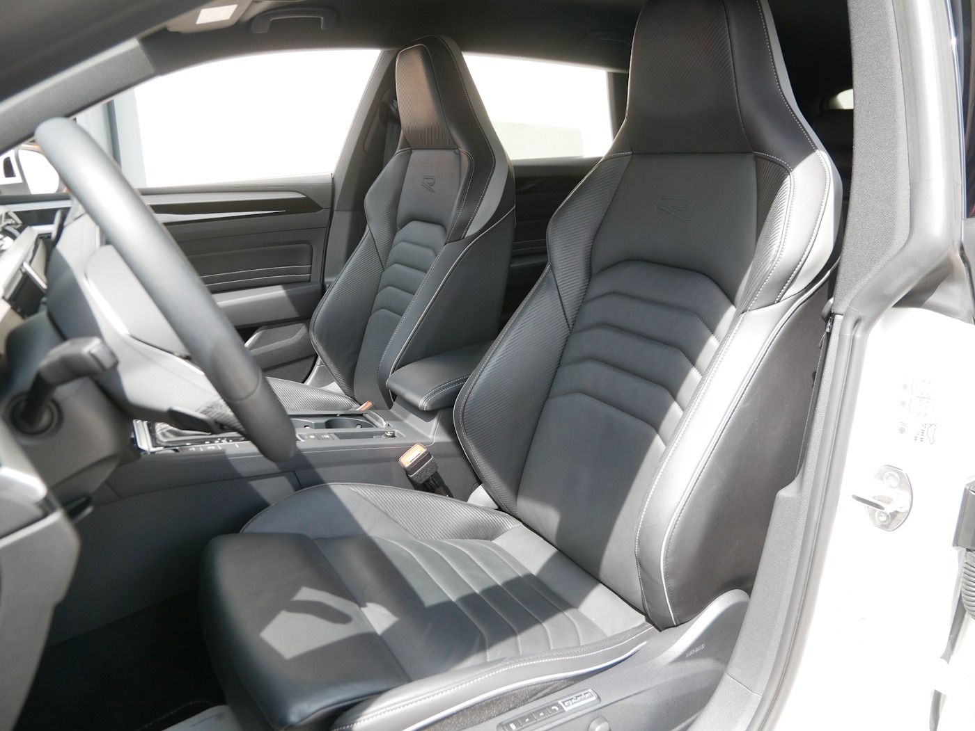 Fahrzeugabbildung Volkswagen Arteon SB 4M 2.0 R-Line NEU76T Leder AHK IQ.Ligh