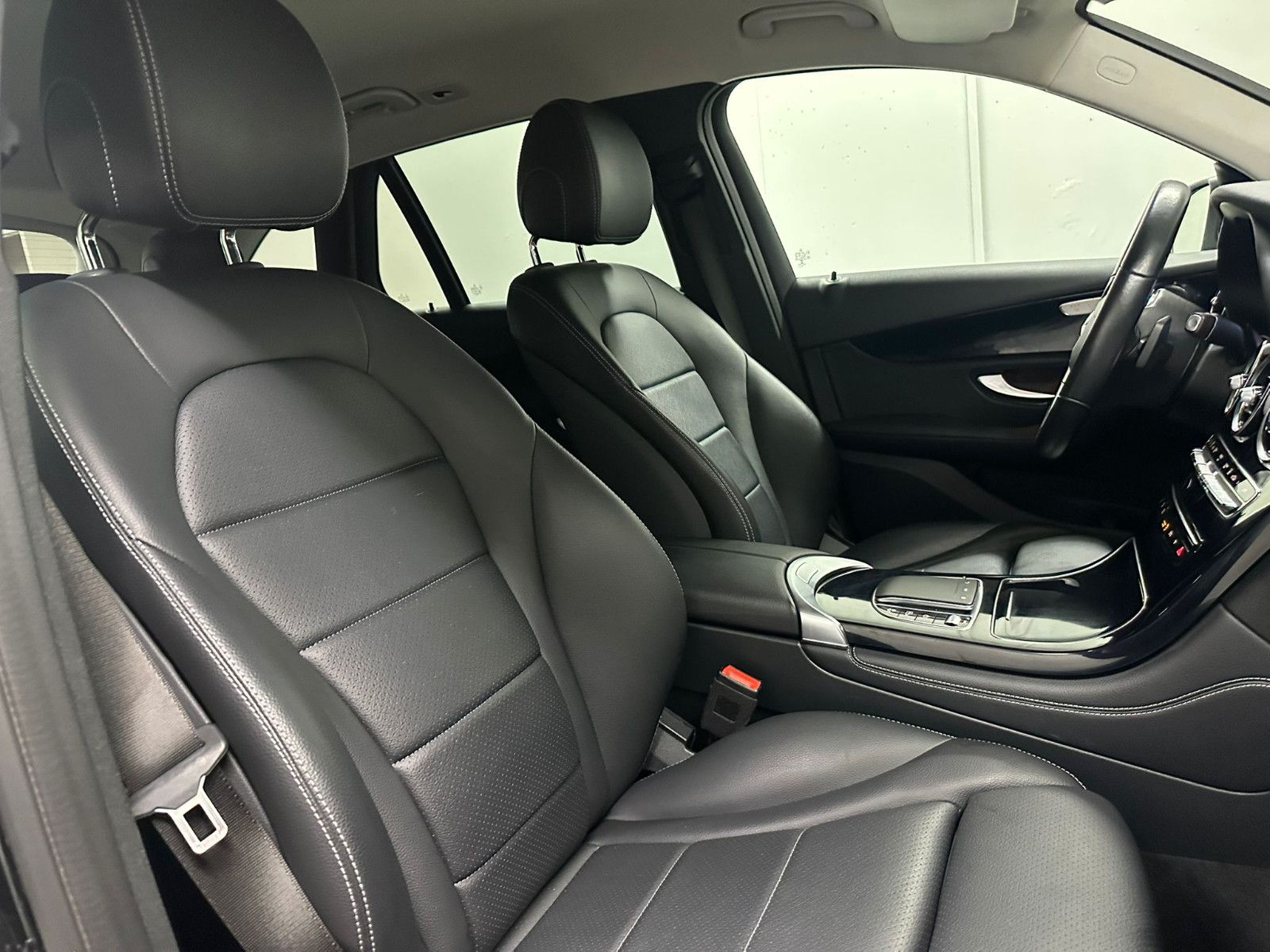 Fahrzeugabbildung Mercedes-Benz GLC 300 e 4MATIC Autom. *AHK*
