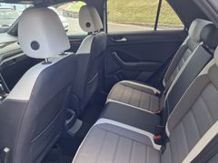 Fahrzeugabbildung Volkswagen T-Roc 1.5 TSI Sport Navi Leder SiHz PDC ACC AHK