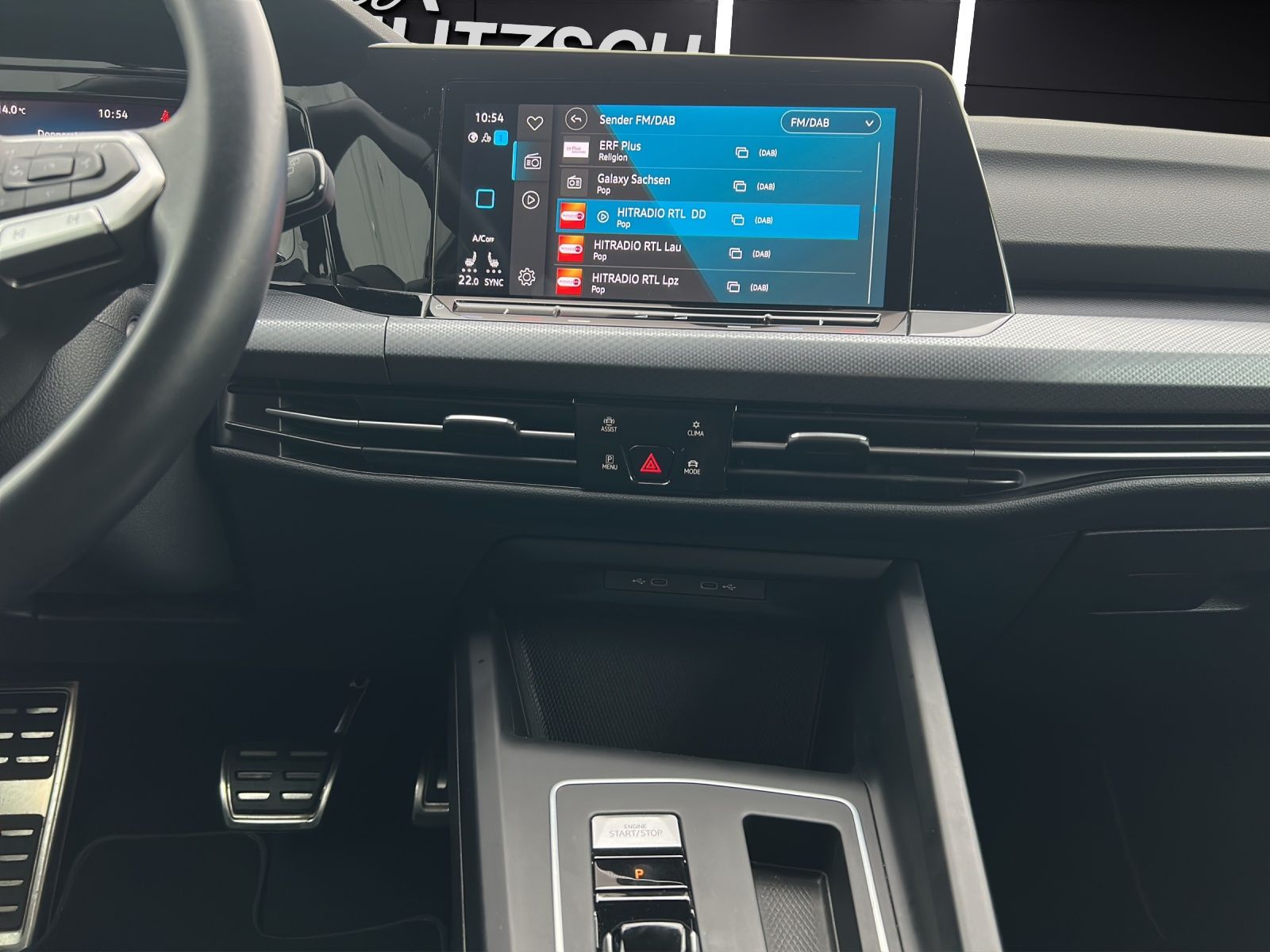 Fahrzeugabbildung Volkswagen Golf VIII Variant eTSI Active DSG LED ACC SH Rea