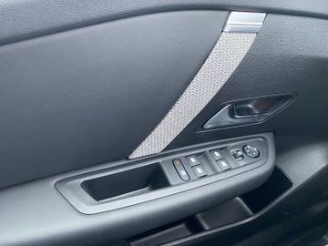 Citroën C4 Shine PT 130 EAT 8 Navi+SHZ+LED+PDC+RFK+HUD