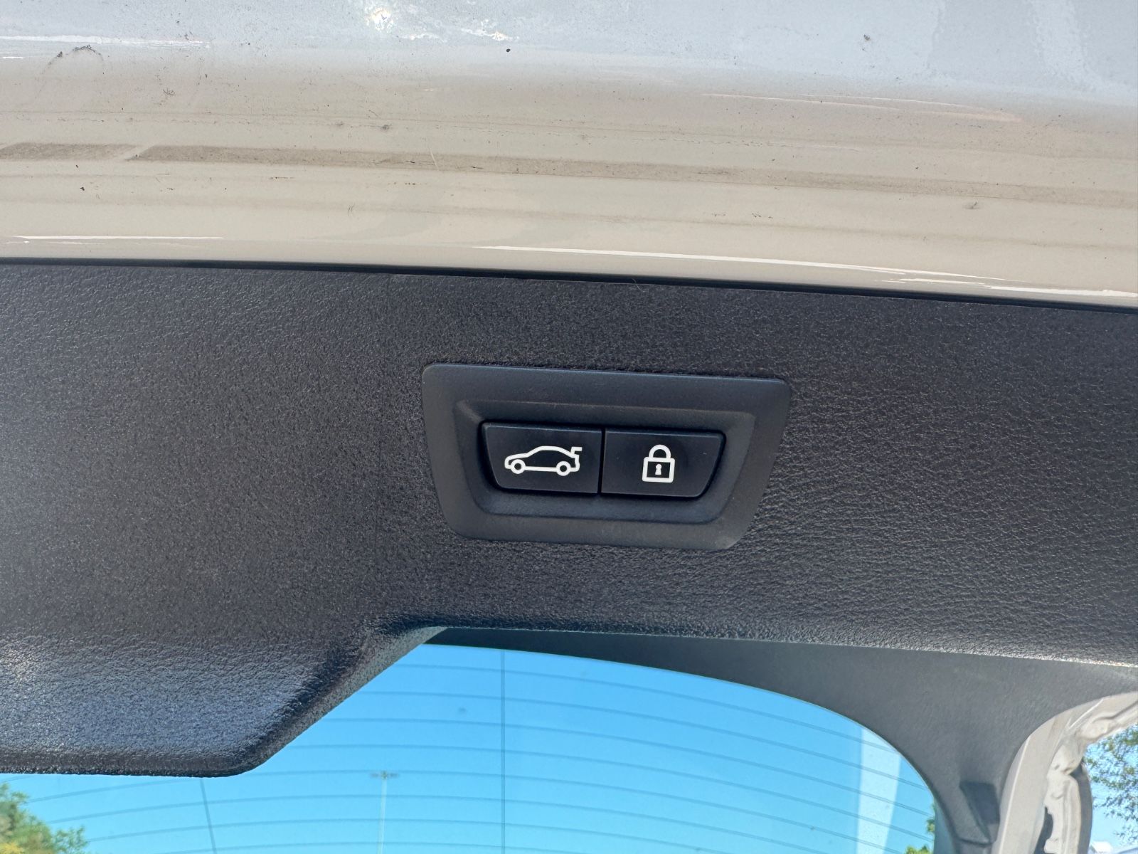 Fahrzeugabbildung BMW X6 xDrive 40 d M Paket HUD+LED+NAVI+Keyless