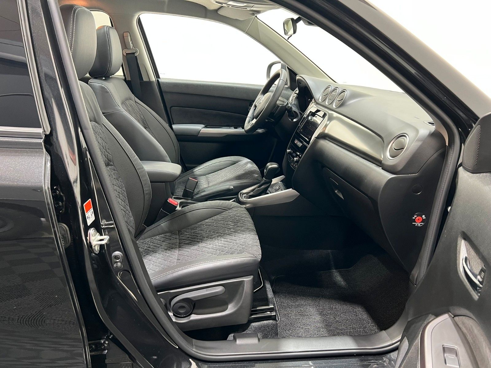 Fahrzeugabbildung Suzuki Vitara  1.5 DUALJET HYBRID AGS Comfort+