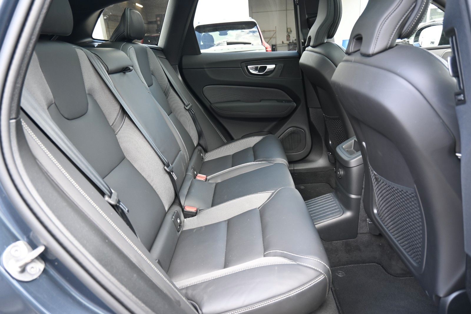 Fahrzeugabbildung Volvo XC60 T8 RC AWD Plus Black Edition*360*Facelift