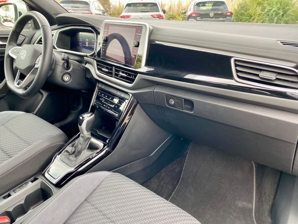 Fahrzeugabbildung Volkswagen T-Roc Cabriolet 1.5 DSG R-Line AAC GJR AHK NAVI