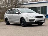 Ford Focus 1,6TDCi 80kW DPF Ambiente Ambiente - Ford Focus aus 2006 mit Diesel-Antrieb