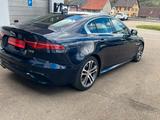 Jaguar XE R-Dynamic - blaue Jaguar XE