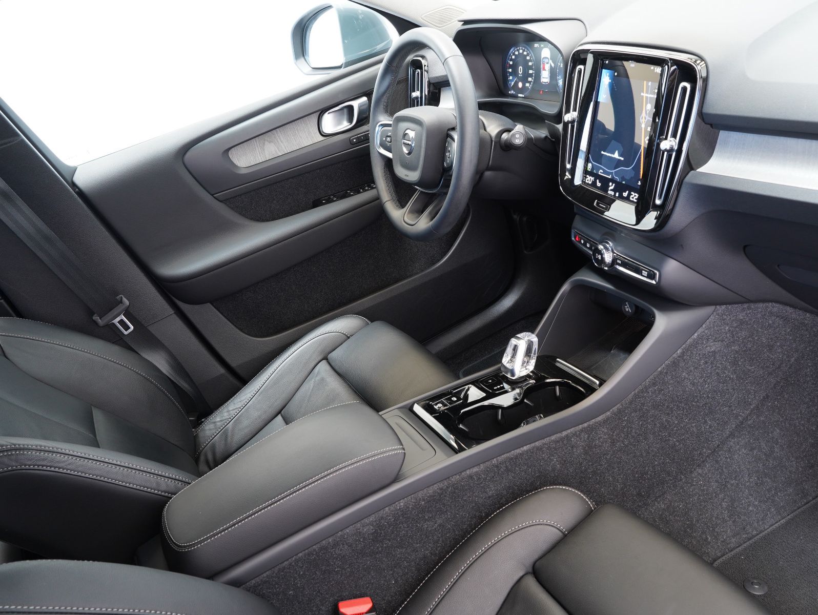 Fahrzeugabbildung Volvo XC40 B4 B Inscription LED/NAVI/ACC/LEDER/360°