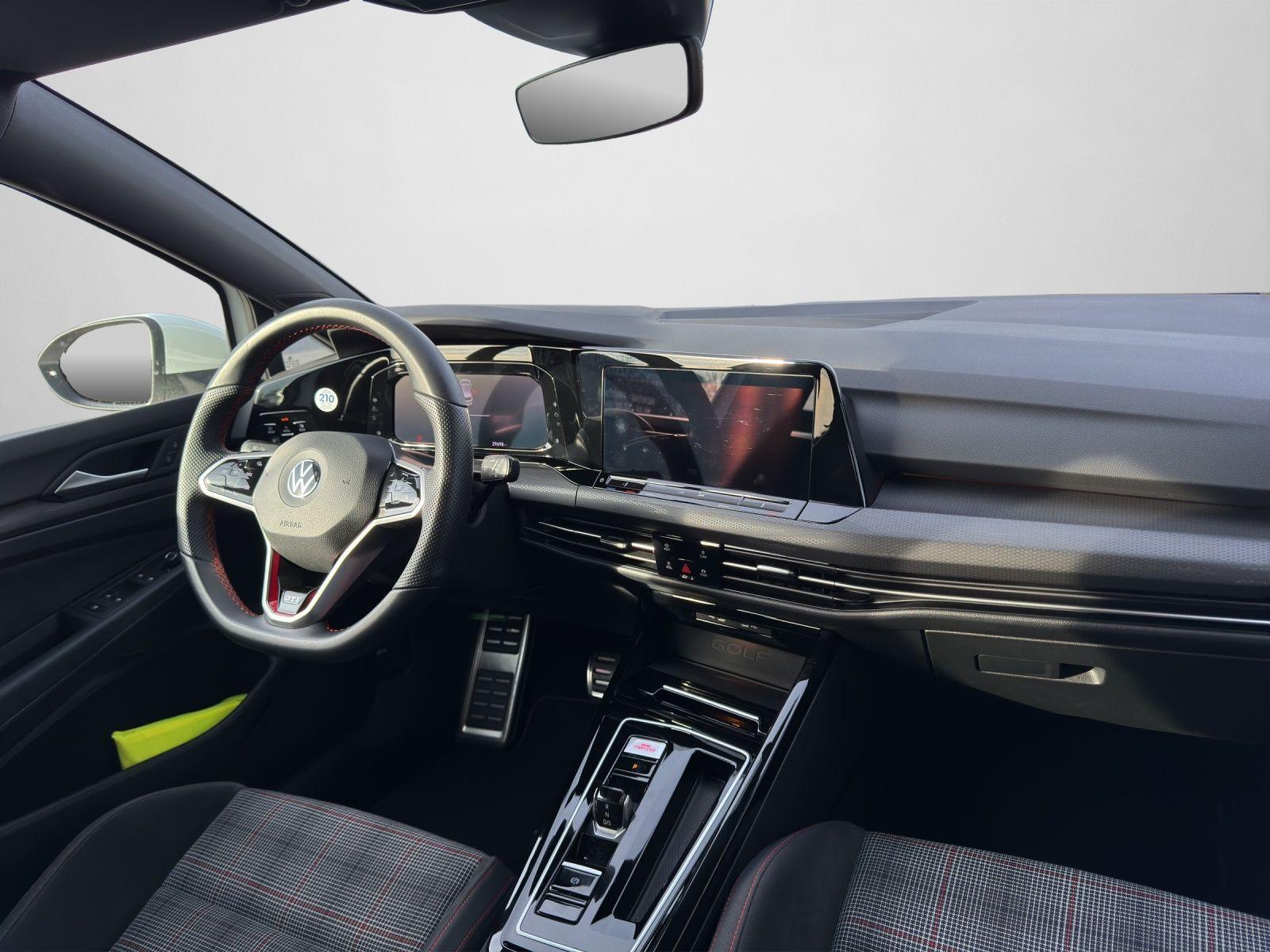 Volkswagen Golf VIII GTI 2.0 TSI  DSG RFK NAVI PANO IQ-LIGH