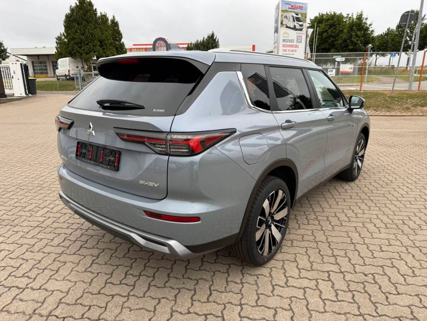 Fahrzeugabbildung Mitsubishi Outlander Plug-in Hybrid Select 2.4