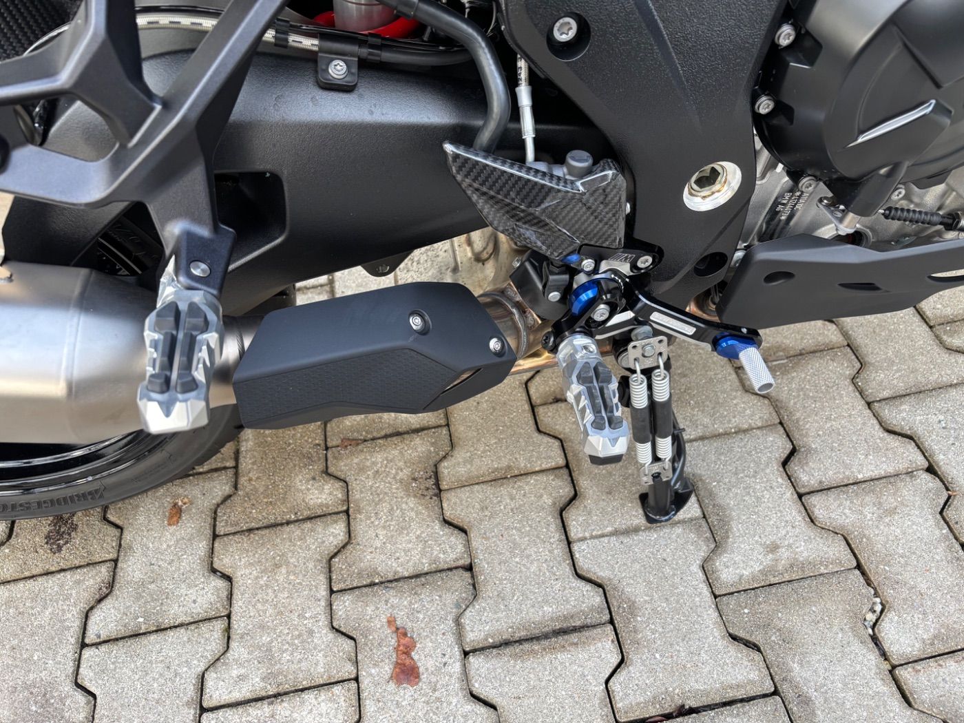 Fahrzeugabbildung BMW S 1000 XR 4 Pakete Tieferlegung Carbon Frästeile