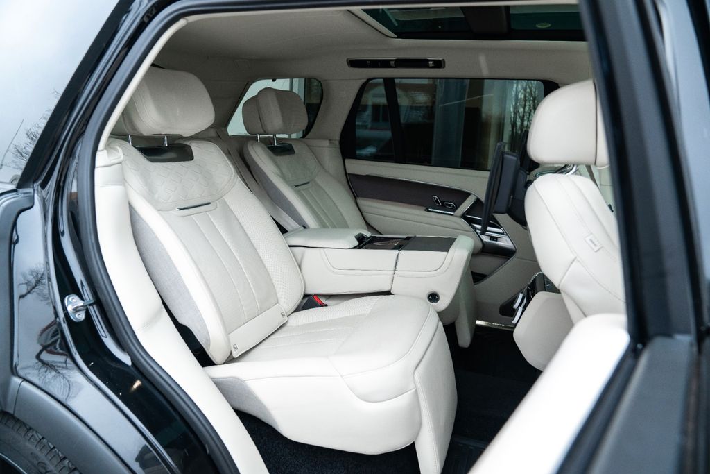 LAND ROVER Range Rover SV / 360° / PANO / LWB / P615 / 23" LAND ROVER Range Rover SV / 360° / PANO / LWB / P615 / 23"