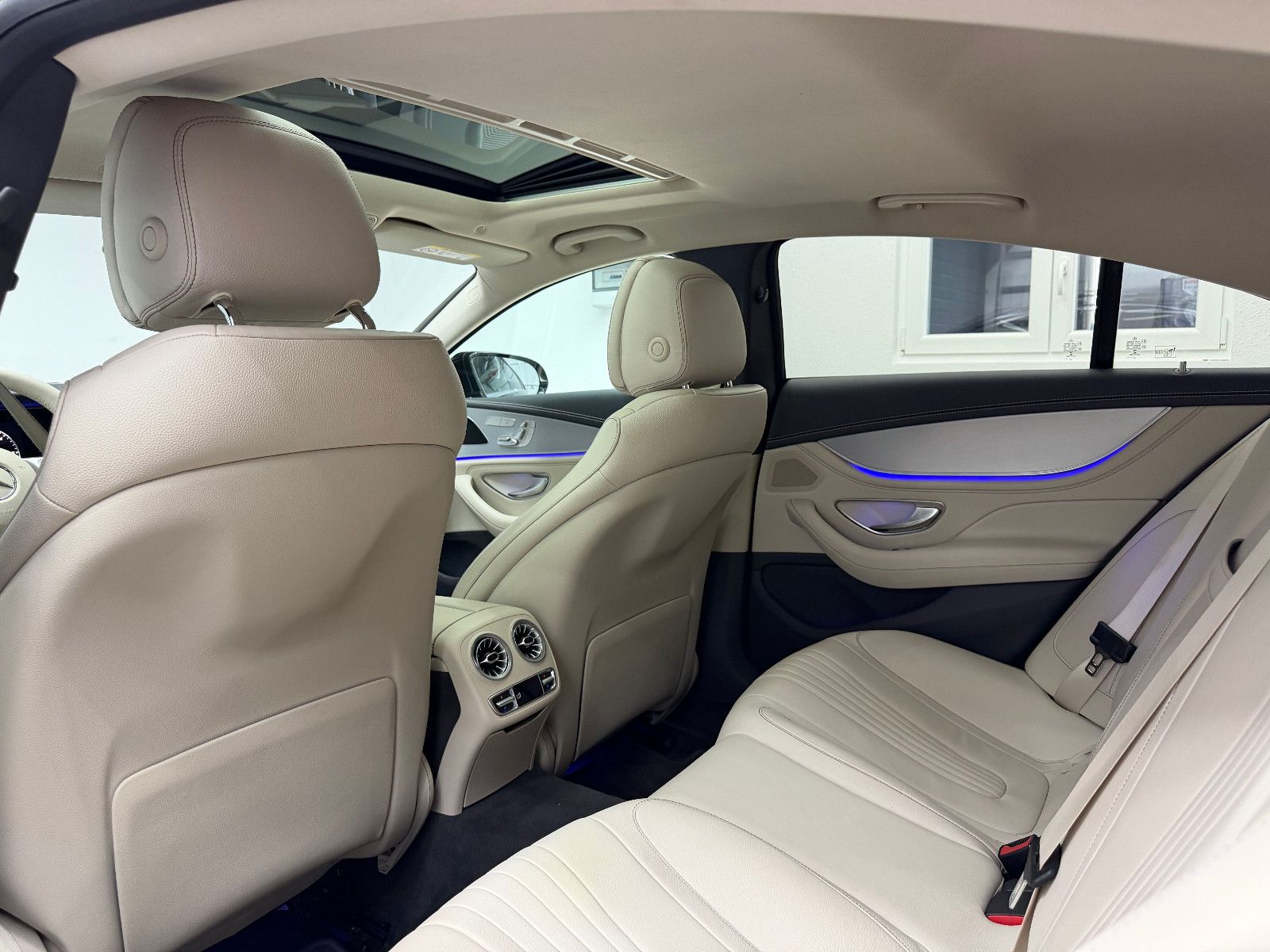 Fahrzeugabbildung Mercedes-Benz CLS 350 d 4Matic AMG-LINE/HuD/eGSD/DISTR+/STHZ