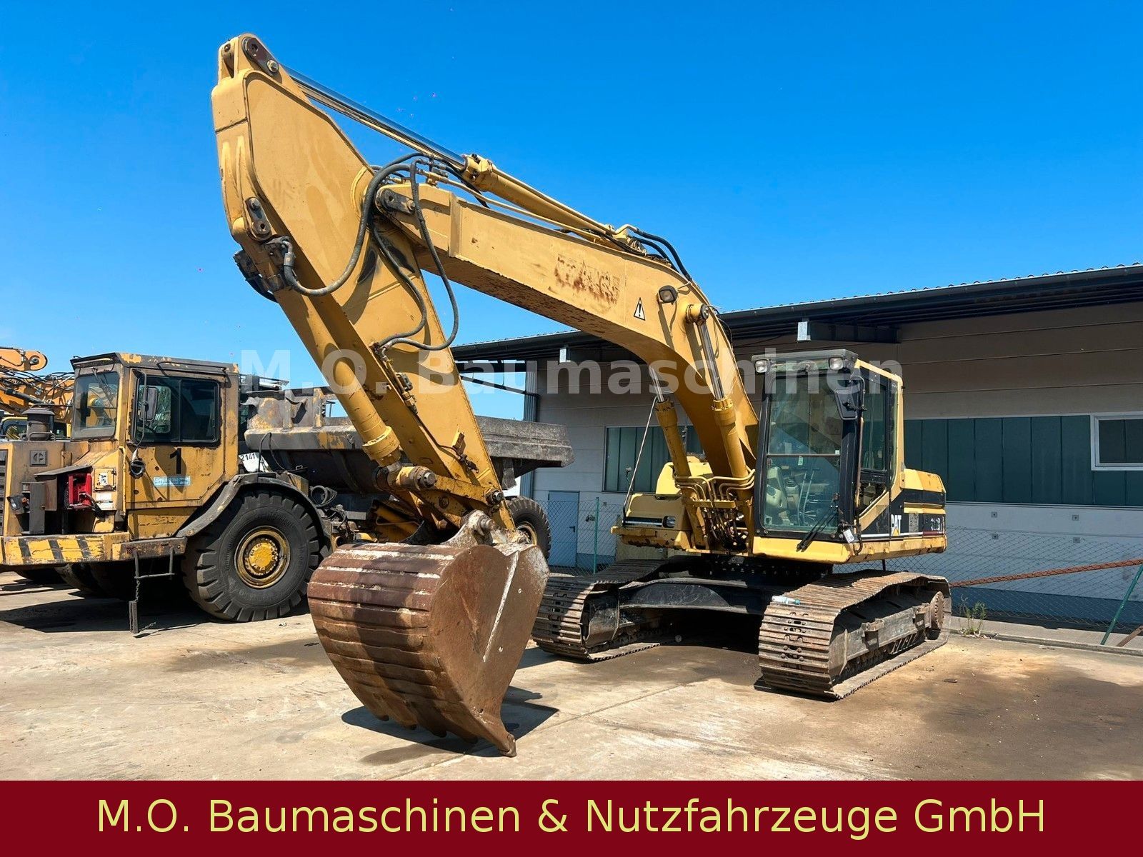 Fahrzeugabbildung CAT 322 BLN