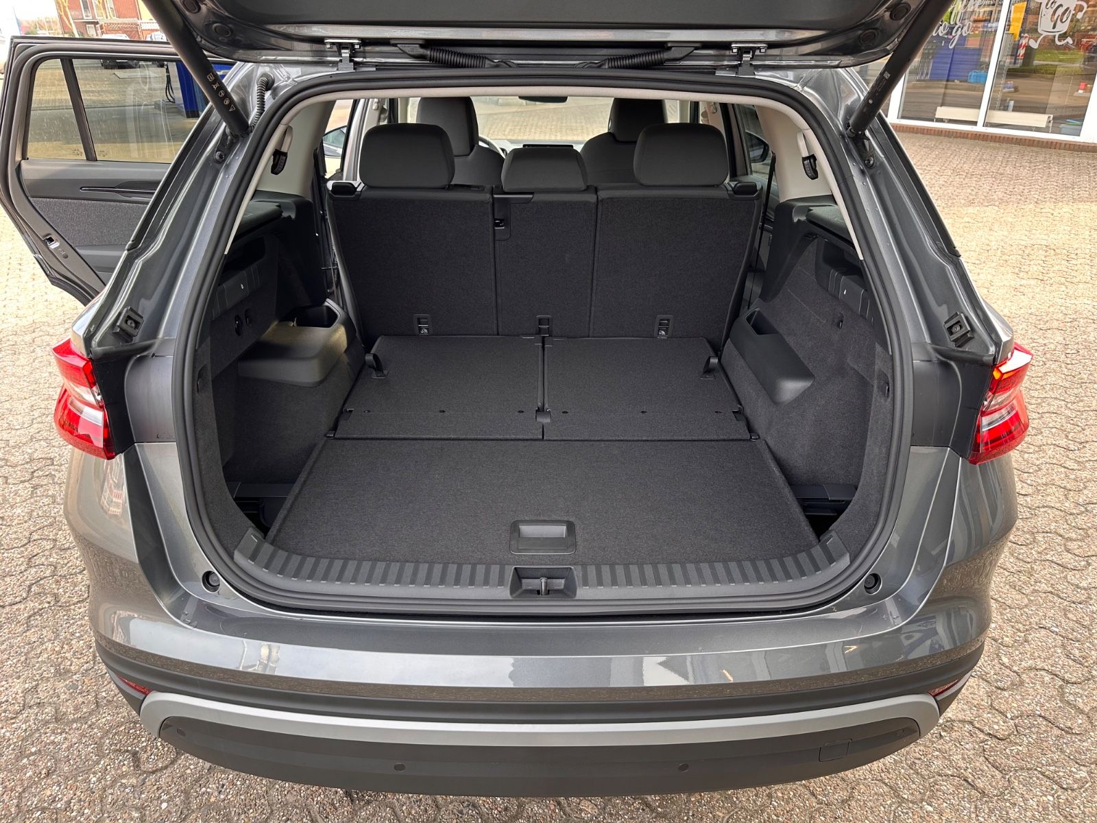 Fahrzeugabbildung SKODA Kodiaq 1.5 eTSI Selection DSG ACC/LED/PDC/SHZ