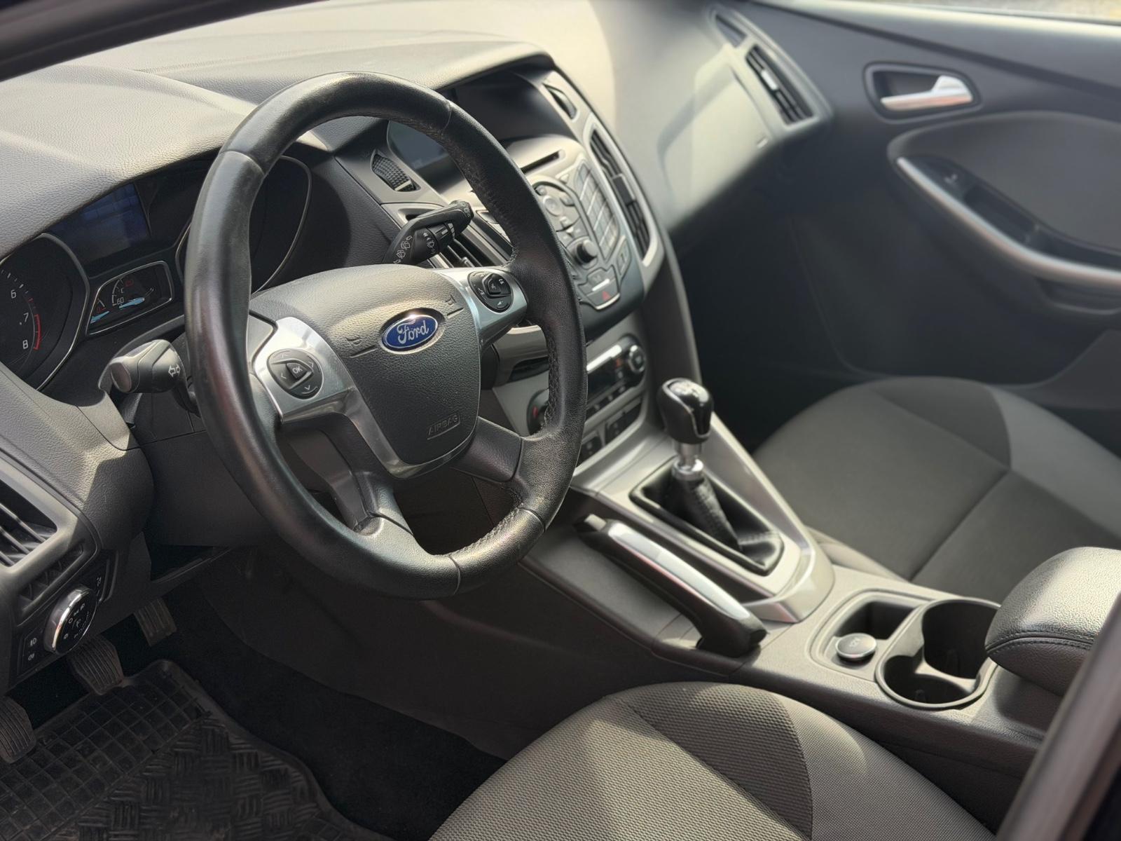 Ford Focus 2013 — photo 9
