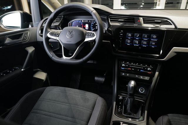 Volkswagen Touran 1.5TSI DSG Highline Pano StdHz AHK Rkam N
