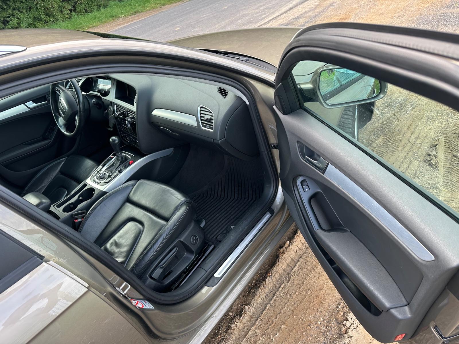 Audi A4 2010 — photo 10