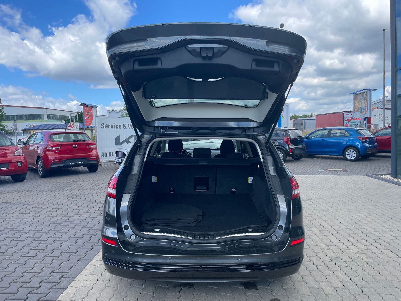 Fahrzeugabbildung Ford Mondeo Titanium, Automatik